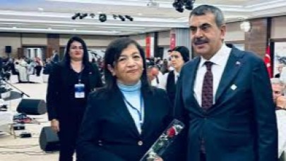 Malatya'da Yılın Öğretmeni seçilen Sakine Karagöz Başarıya Giden Eğitim Öyküsünü Reina News'e  Anlattı