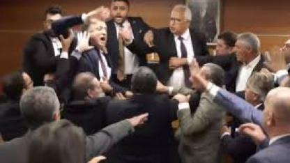 Bayrampaşa Belediyesi'ndeki ikinci seçimde AKP-CHP arasında tansiyon yükseldi, seçimde dördüncü tura geçildi